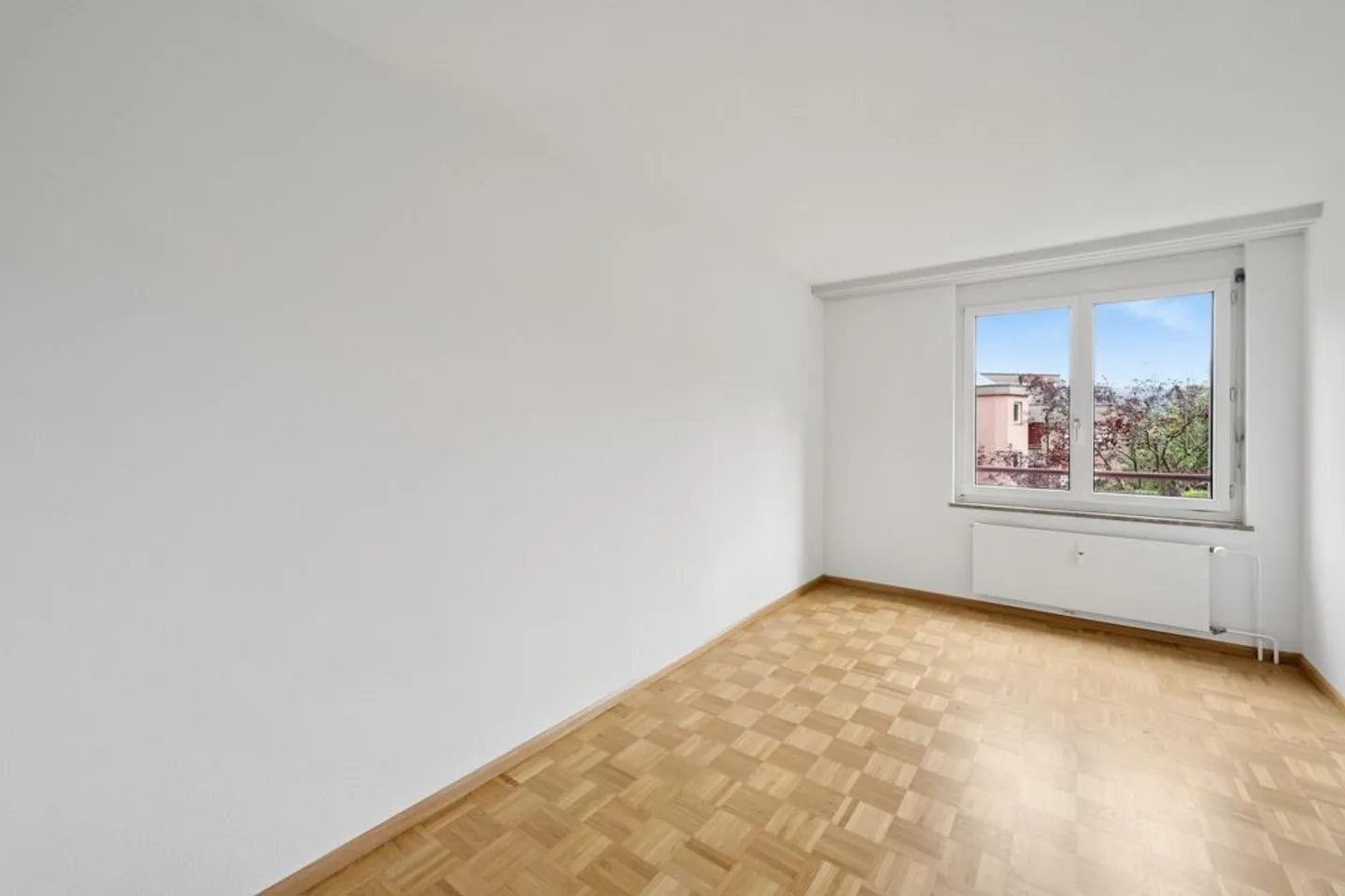 Spacious 6.5-room apartment in a quiet location in Reinach - Photo 9 of 10