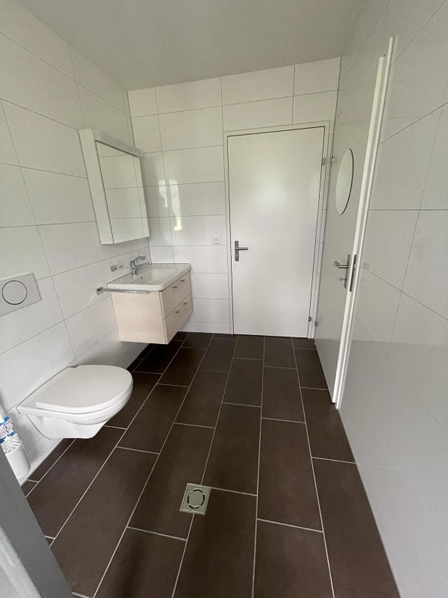 Appartement lumineux de 2,5 pièces avec terrasse et vue sur la montagne à Giswil - Photo 5 sur 11