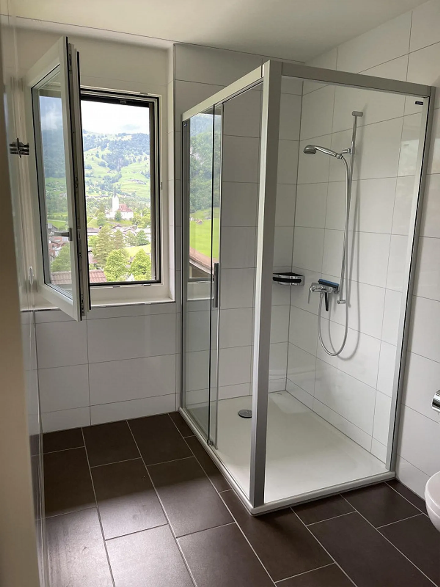 Appartement lumineux de 2,5 pièces avec terrasse et vue sur la montagne à Giswil - Photo 6 sur 11