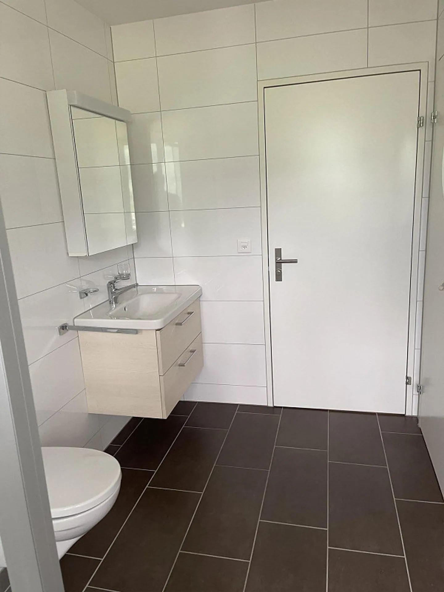 Appartement lumineux de 2,5 pièces avec terrasse et vue sur la montagne à Giswil - Photo 7 sur 11