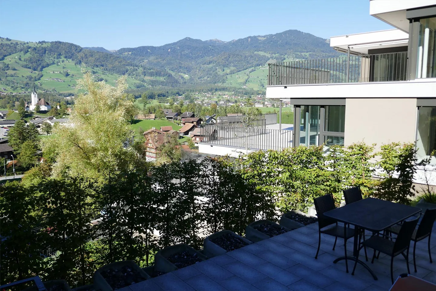 Appartement lumineux de 2,5 pièces avec terrasse et vue sur la montagne à Giswil - Photo 10 sur 11