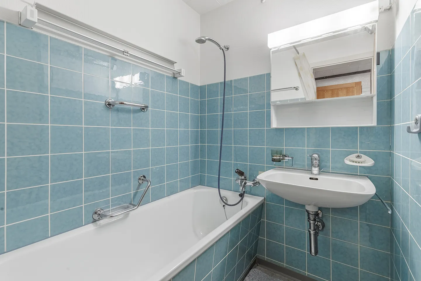 Spacious Apartment with Rooftop Terrace - Photo 9 of 13