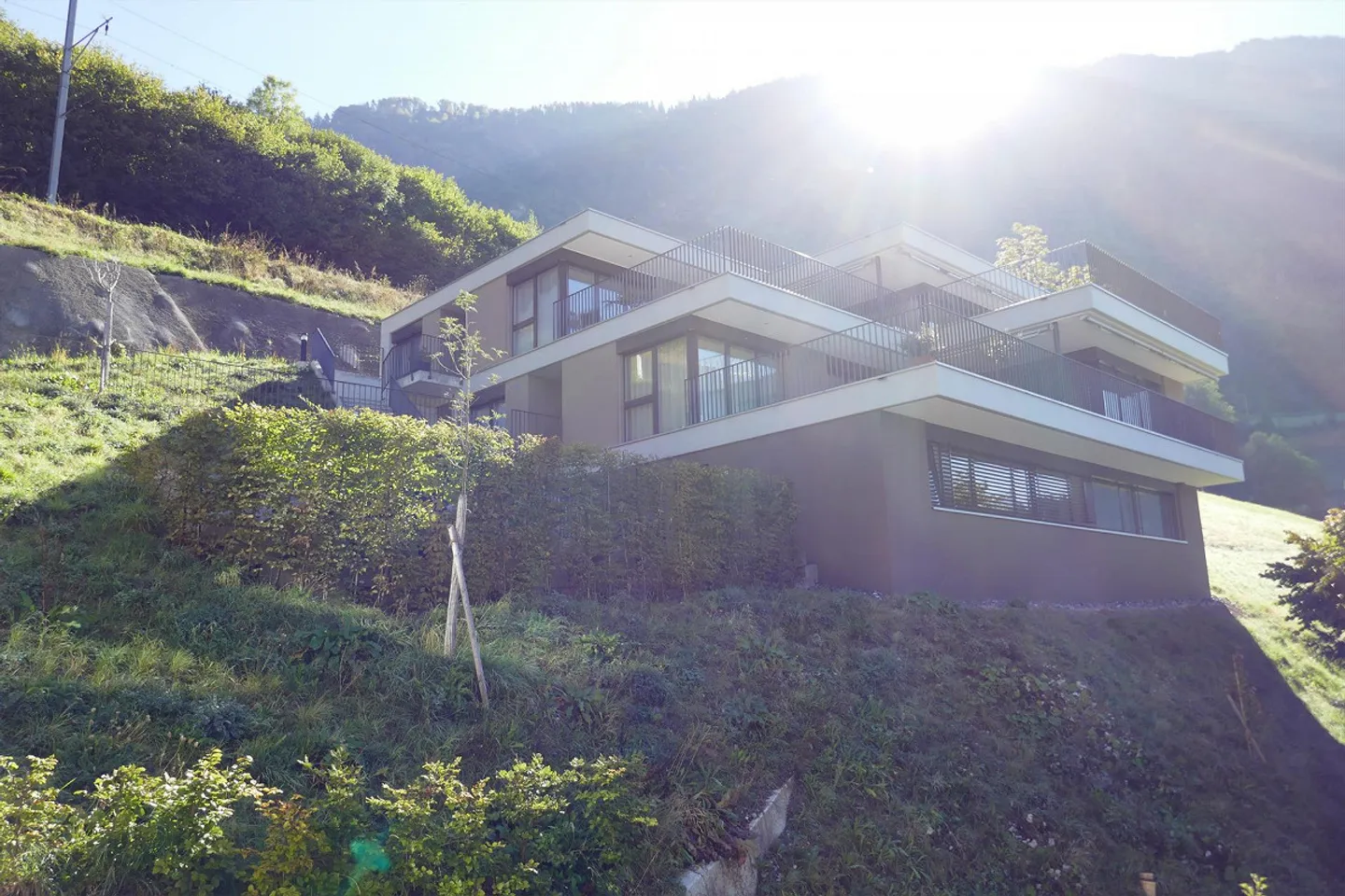 Appartement lumineux de 2,5 pièces avec terrasse et vue sur la montagne à Giswil - Photo 1 sur 11
