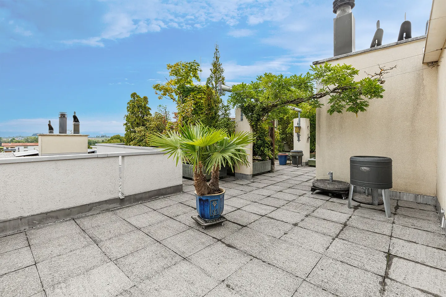 Spacious Apartment with Rooftop Terrace - Photo 12 of 13