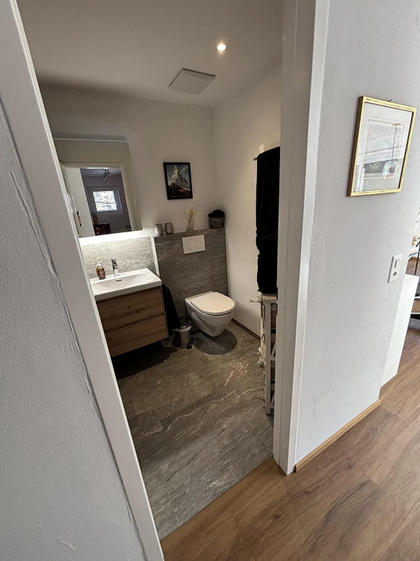 Freshly renovated 3.5 room apartment for rent in Zermatt - Photo 2 of 16