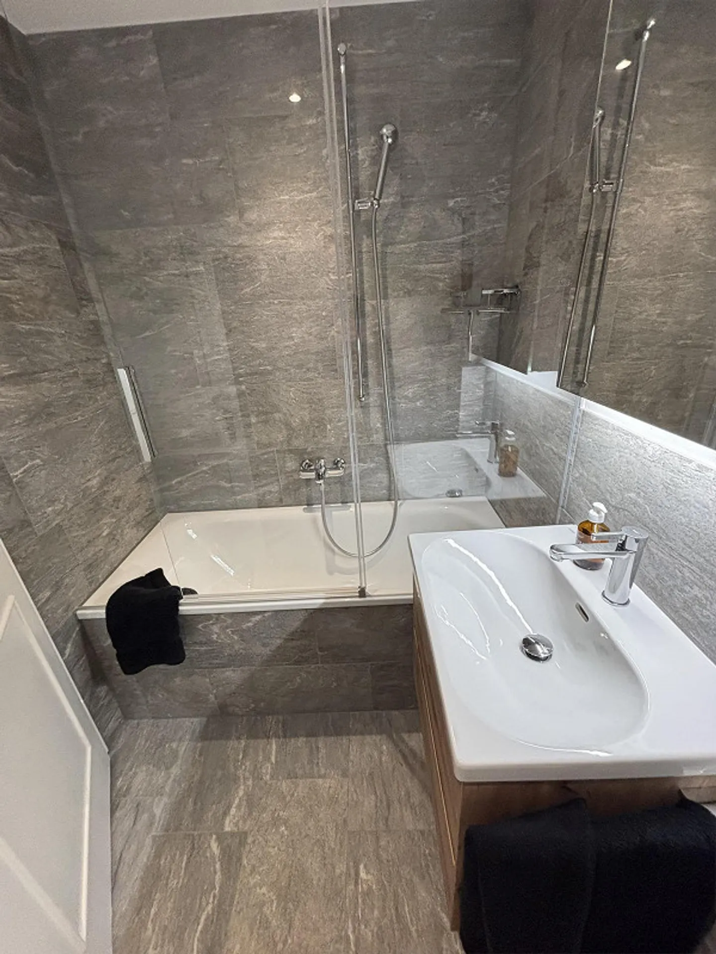 Freshly renovated 3.5 room apartment for rent in Zermatt - Photo 3 of 16