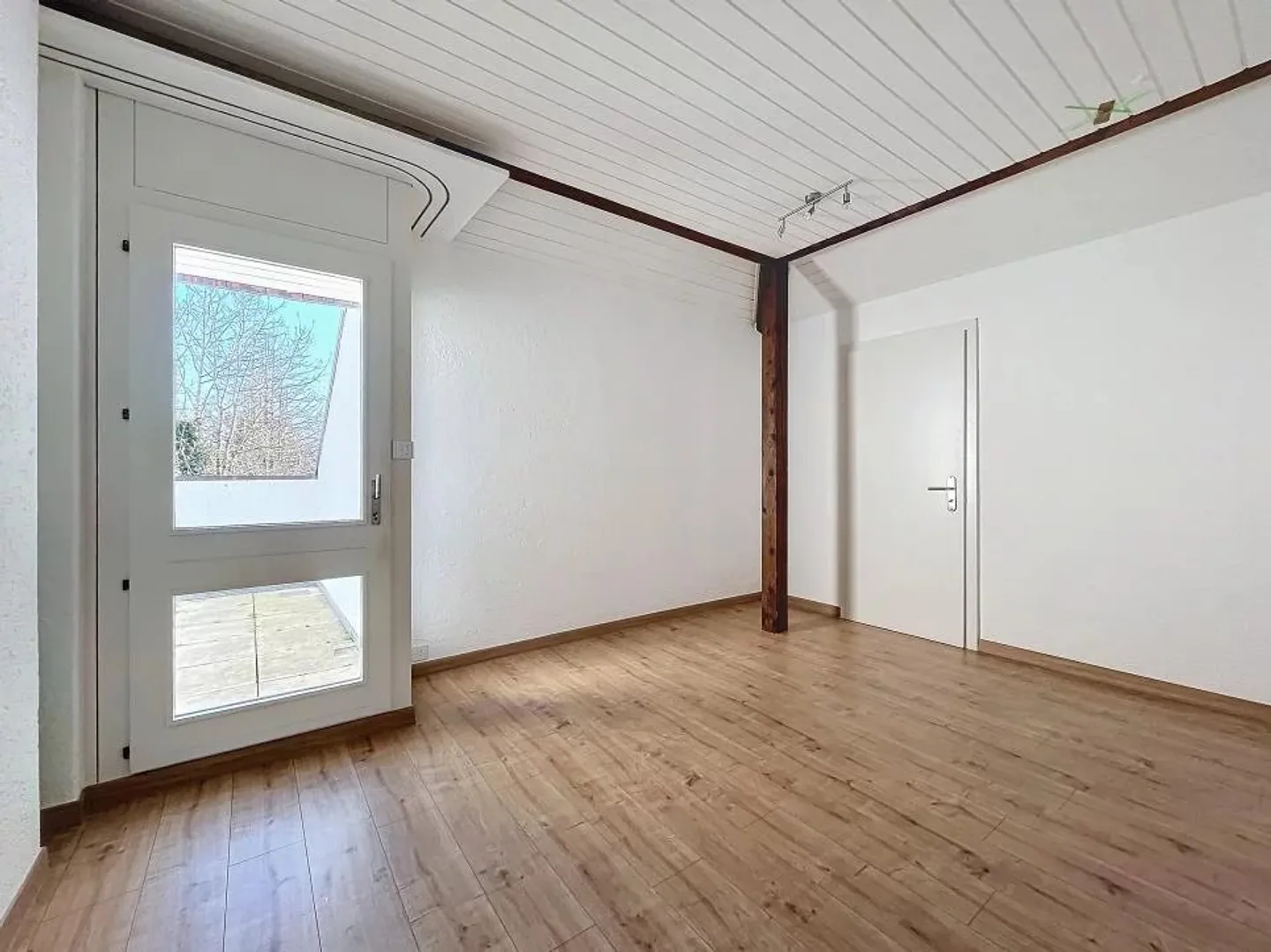 Villa avec grand terrain et tranquillité absolue - Photo 8 sur 13