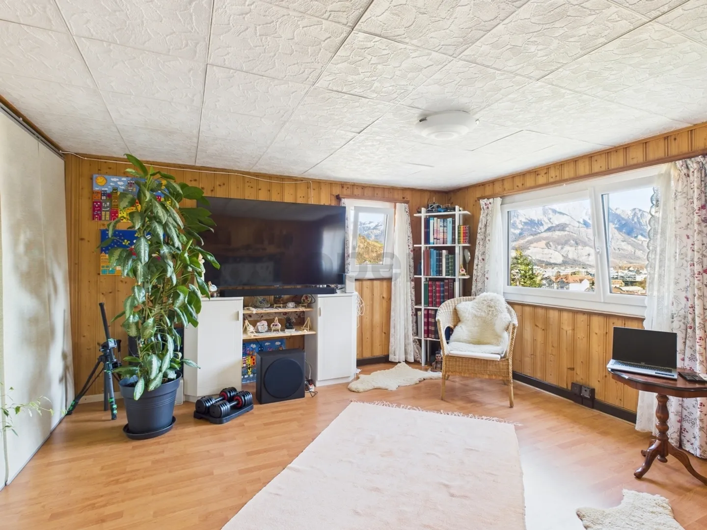 Charmantes 4.5 Zimmer Einfamilienhaus mit traumhafter Aussicht in Mels - Foto 1 von 13
