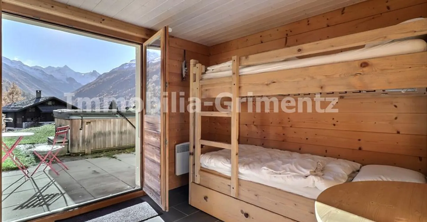 Chalet with Stunning Views - Photo 4 of 5