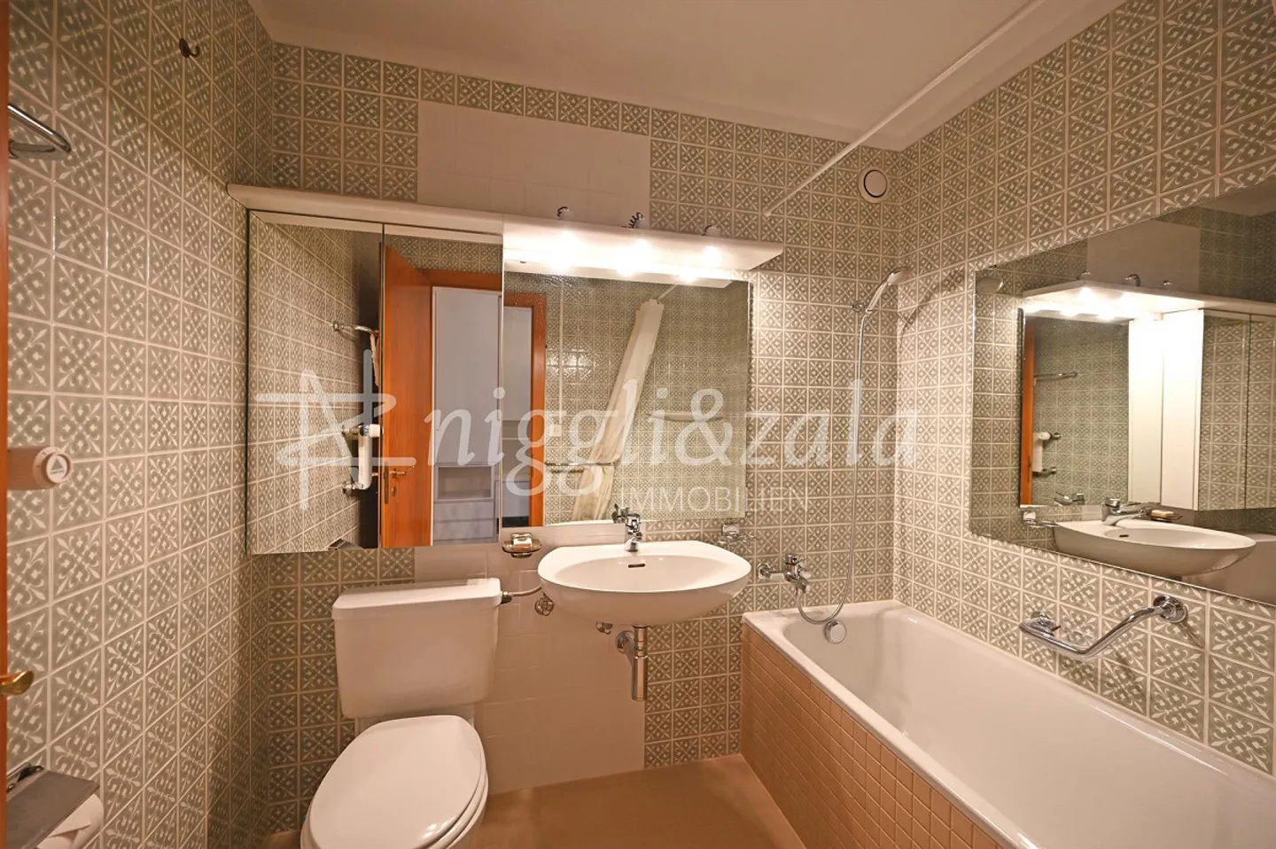 Grosszügige und helle 2-Zimmerwohnung mit zwei Badezimmer - Photo 5 of 5