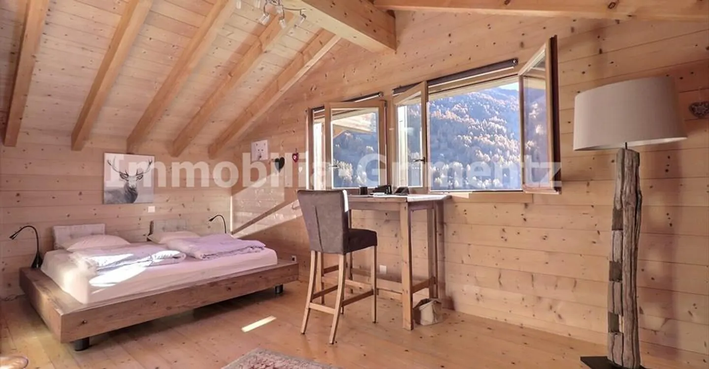 Chalet with Stunning Views - Photo 3 of 5