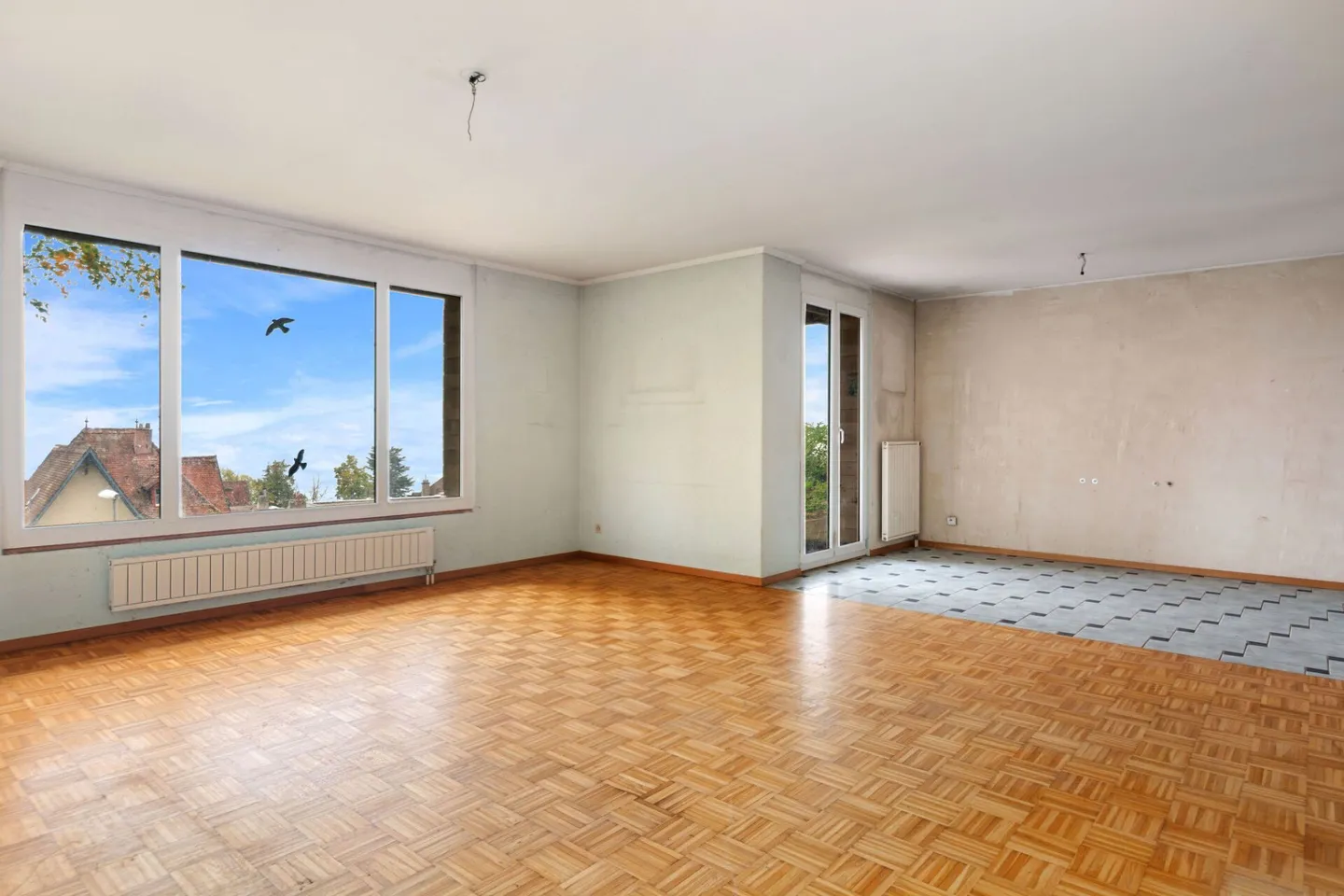 Charming Bungalow with Lake View - Photo 2 of 9