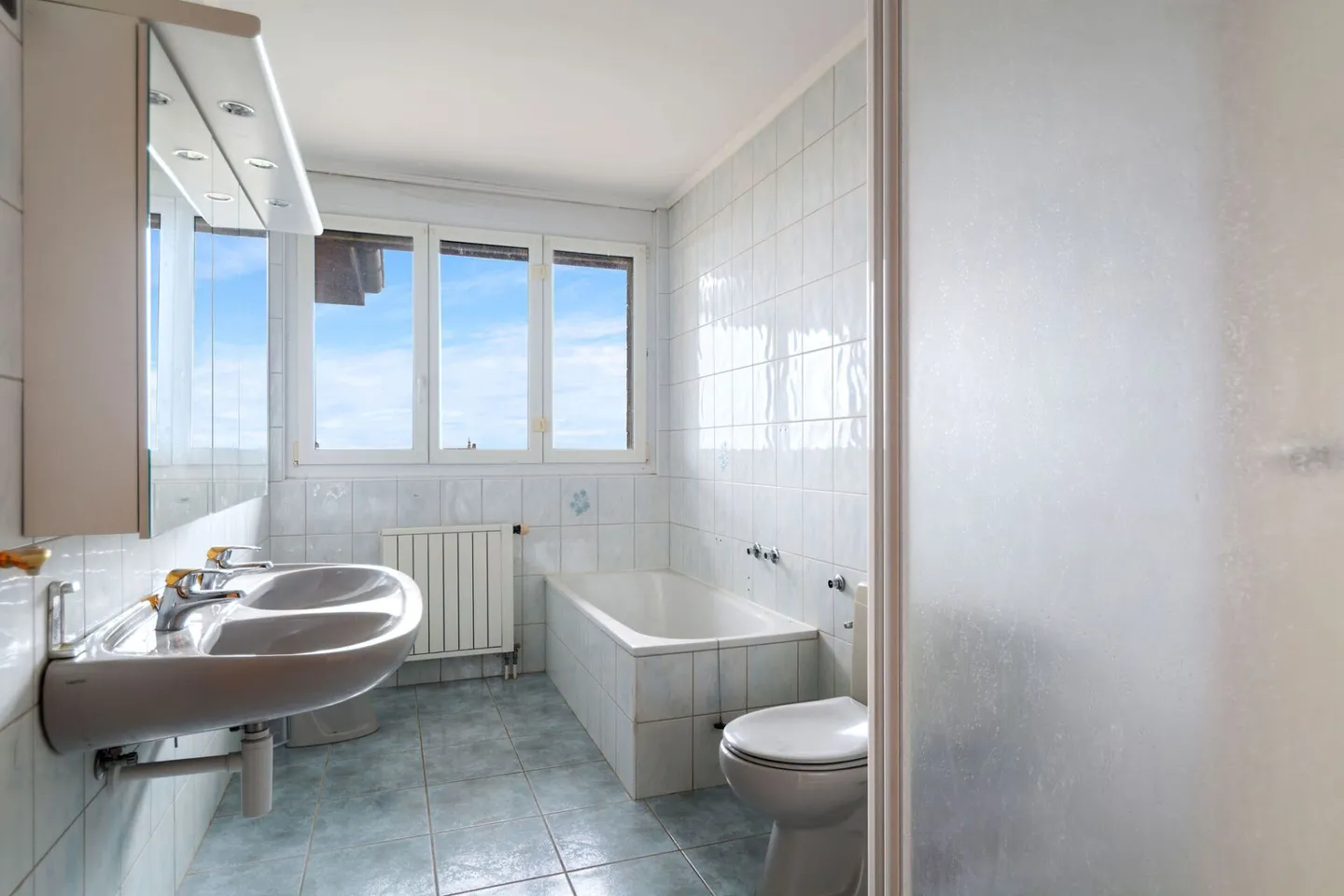 Charming Bungalow with Lake View - Photo 8 of 9