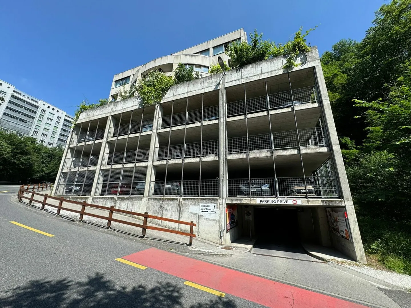 3 motorcycle parking spaces located in the city center of Fribourg - Photo 1 of 3