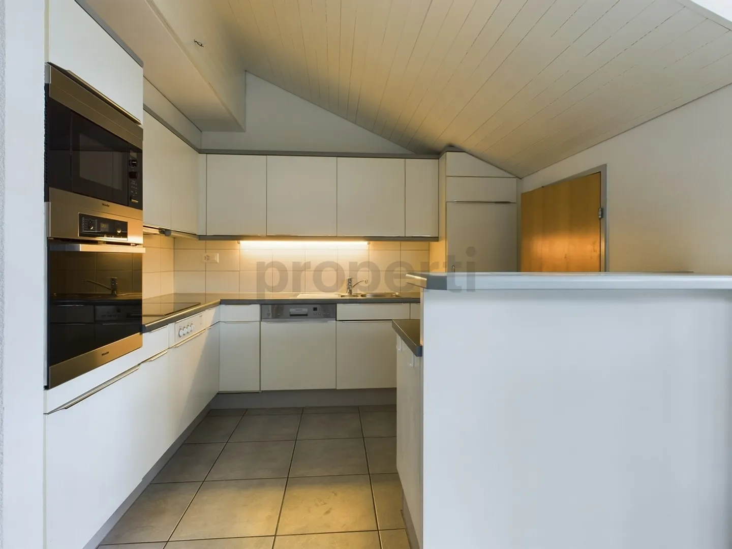 Reserviert -Zentral gelegene 4.5-Zimmer-Maisonette mit Balkon und modernem Komfort in Klingnau - Foto 9 von 11