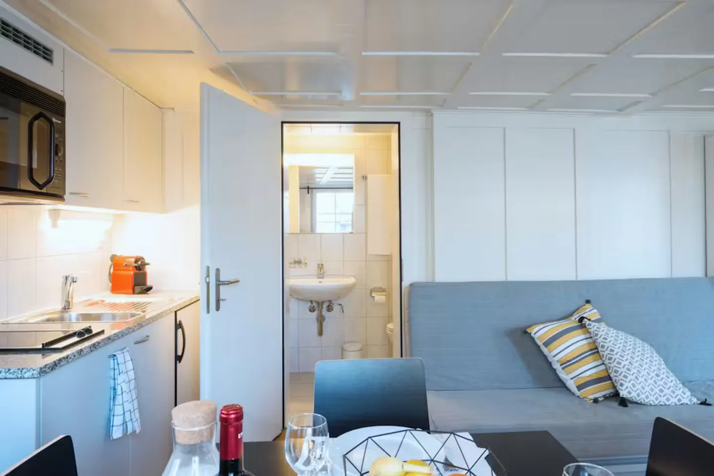 Charming Apartment in Zug - Photo 9 of 10