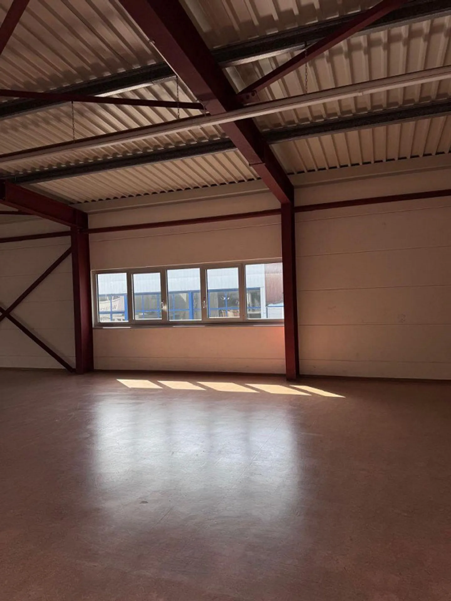 205m2 Produktion/Lager - Foto 8 von 12