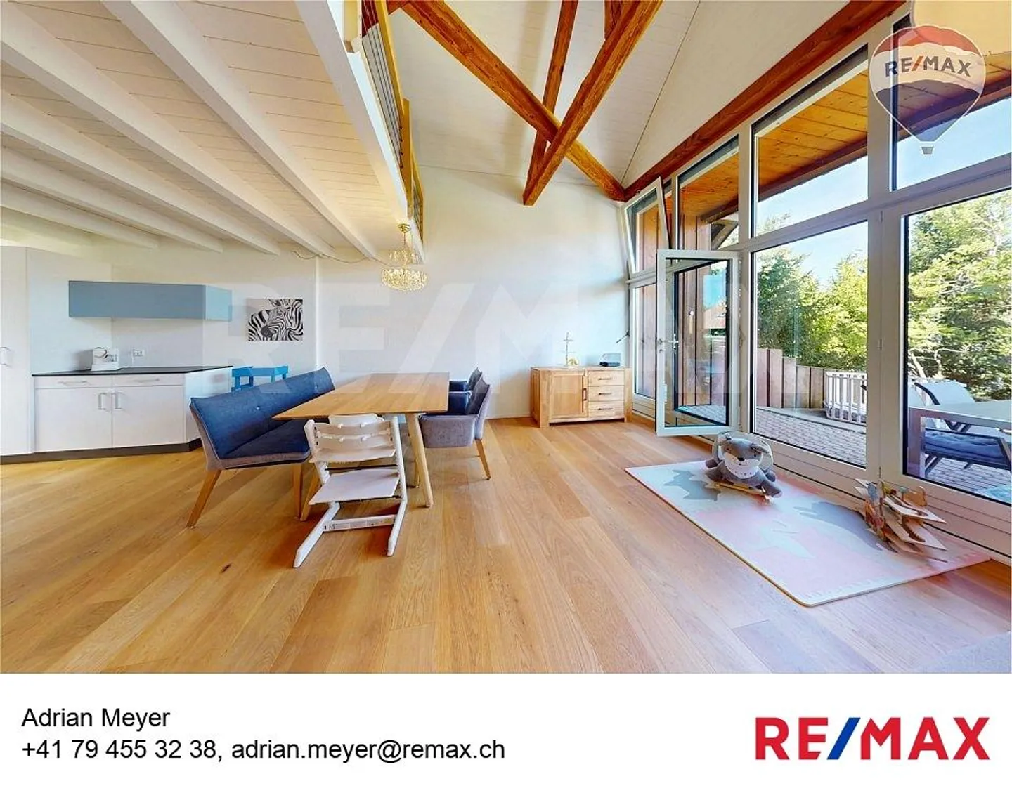 Stylish Maisonette Penthouse Apartment with 200 m² Terrace Perfect for Work-Life Balance - Photo 1 of 13