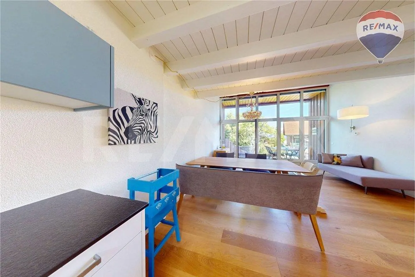 Stylish Maisonette Penthouse Apartment with 200 m² Terrace Perfect for Work-Life Balance - Photo 7 of 13