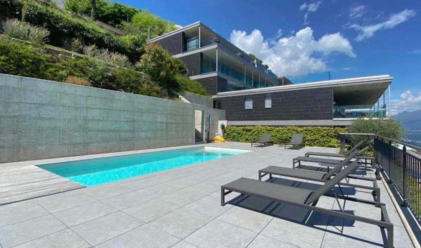 Vernate splendid apartment with wonderful lake and mountain view - Photo 2 of 13