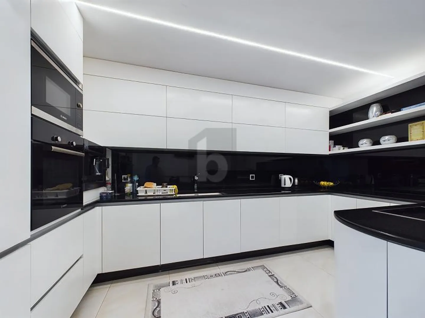 A LOT OF LIVING SPACE FOR A LARGE FAMILY - Photo 3 of 6