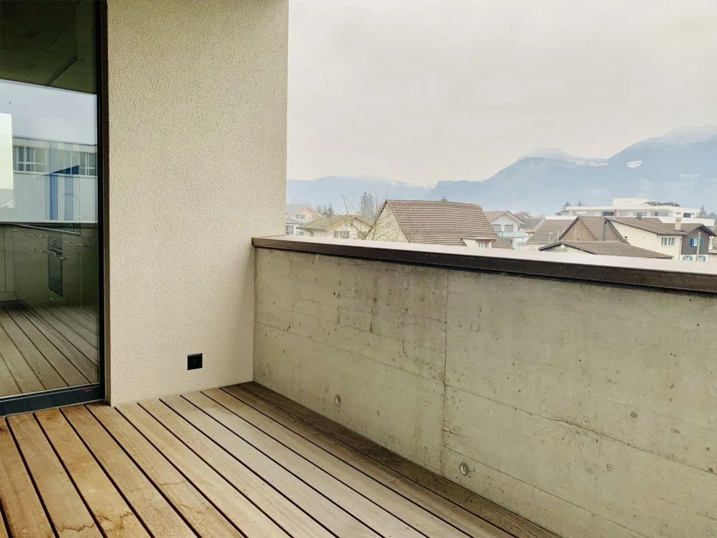 Modern 3.5 Room Apartment in a Central, Sunny Location - Photo 3 of 5