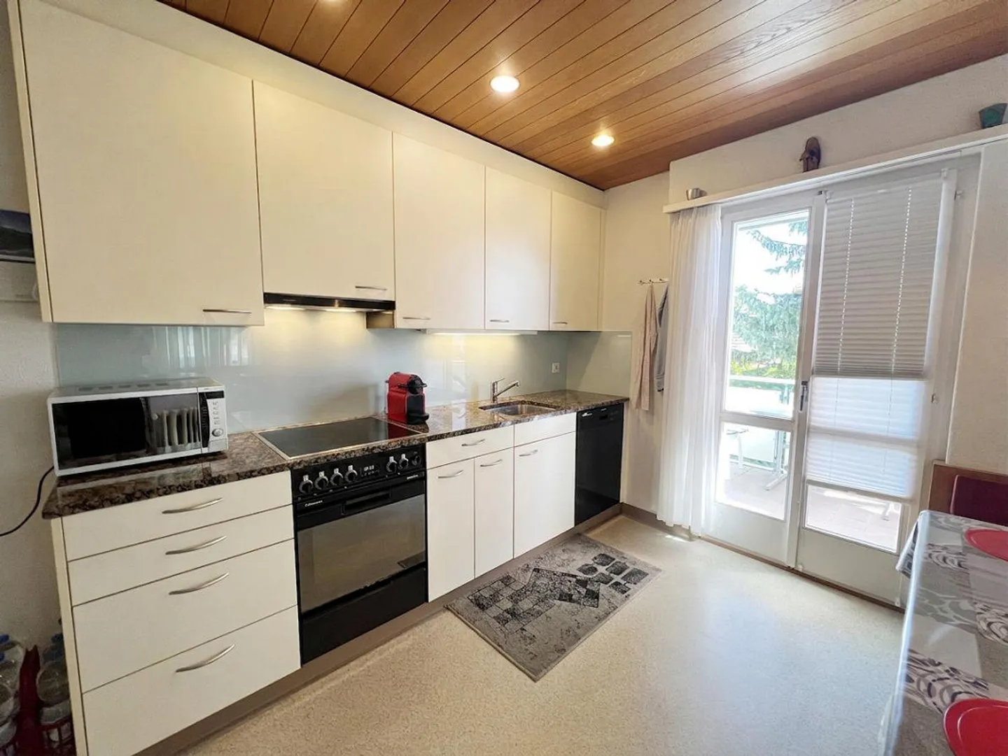 Well-maintained multi-family house with development potential - Photo 6 of 20