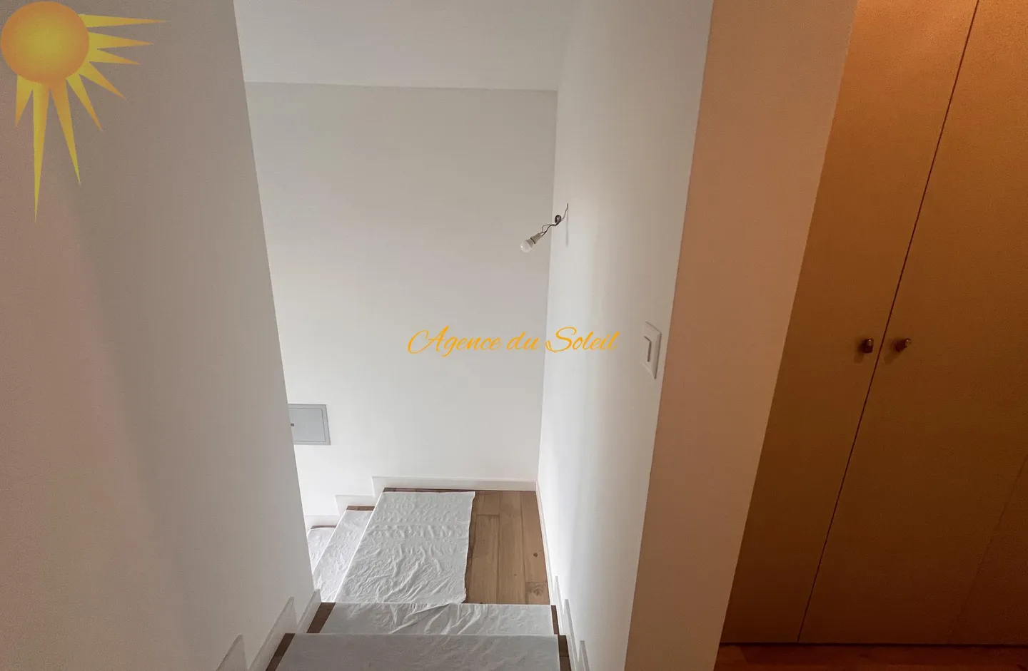 Superb penthouse duplex of 4.5 rooms, fully renovated in 2024! - Photo 26 of 30