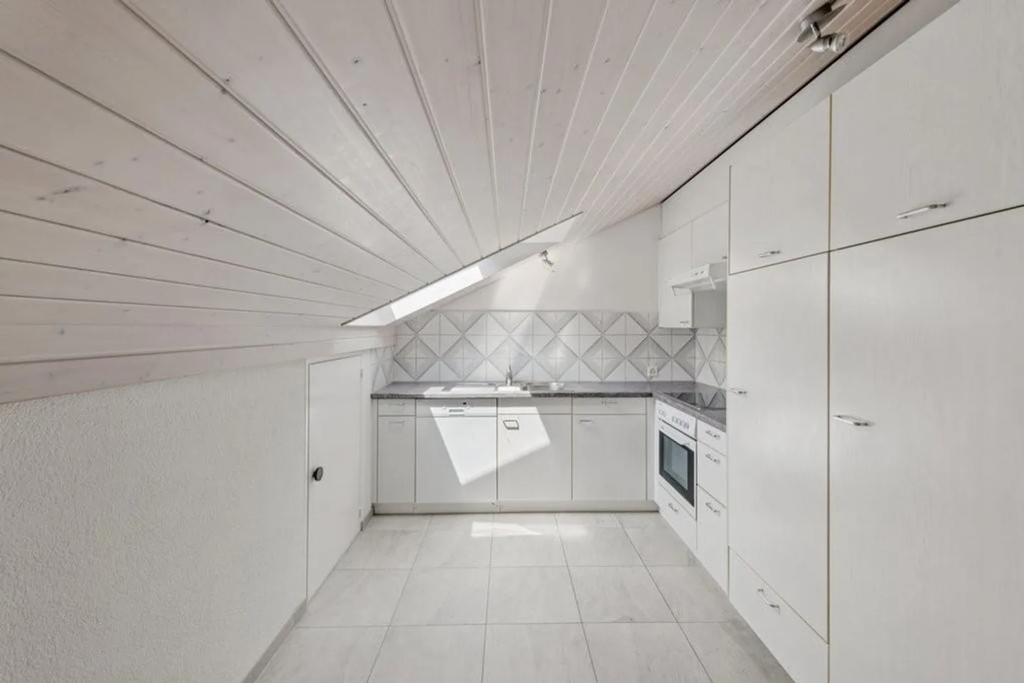 LOUER SANS CAUTION - Développement calme en bordure de forêt et pourtant central - Photo 4 sur 9