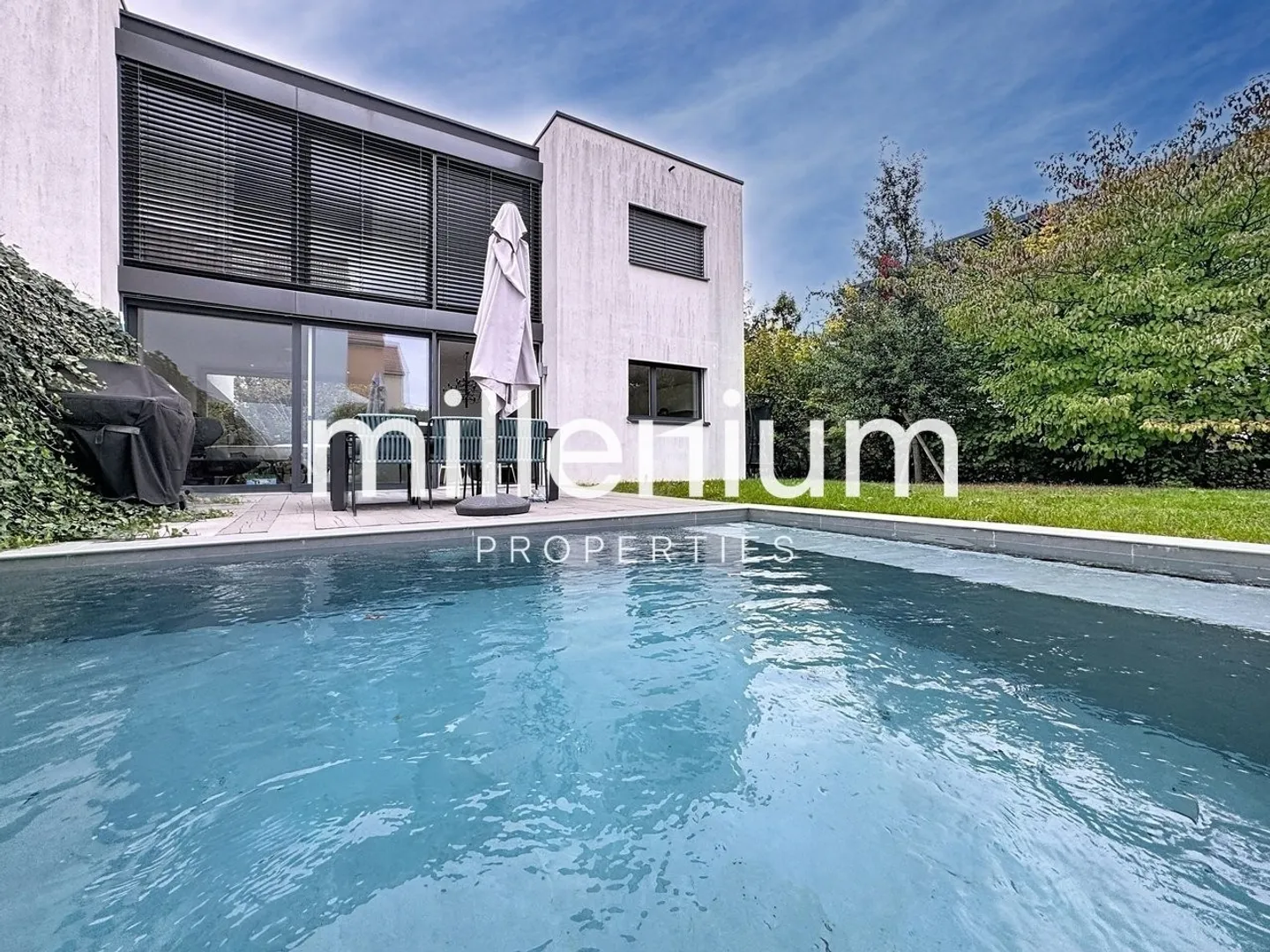 Affascinante casa con piscina nel cuore di Chêne-Bourg - Foto 1 di 13