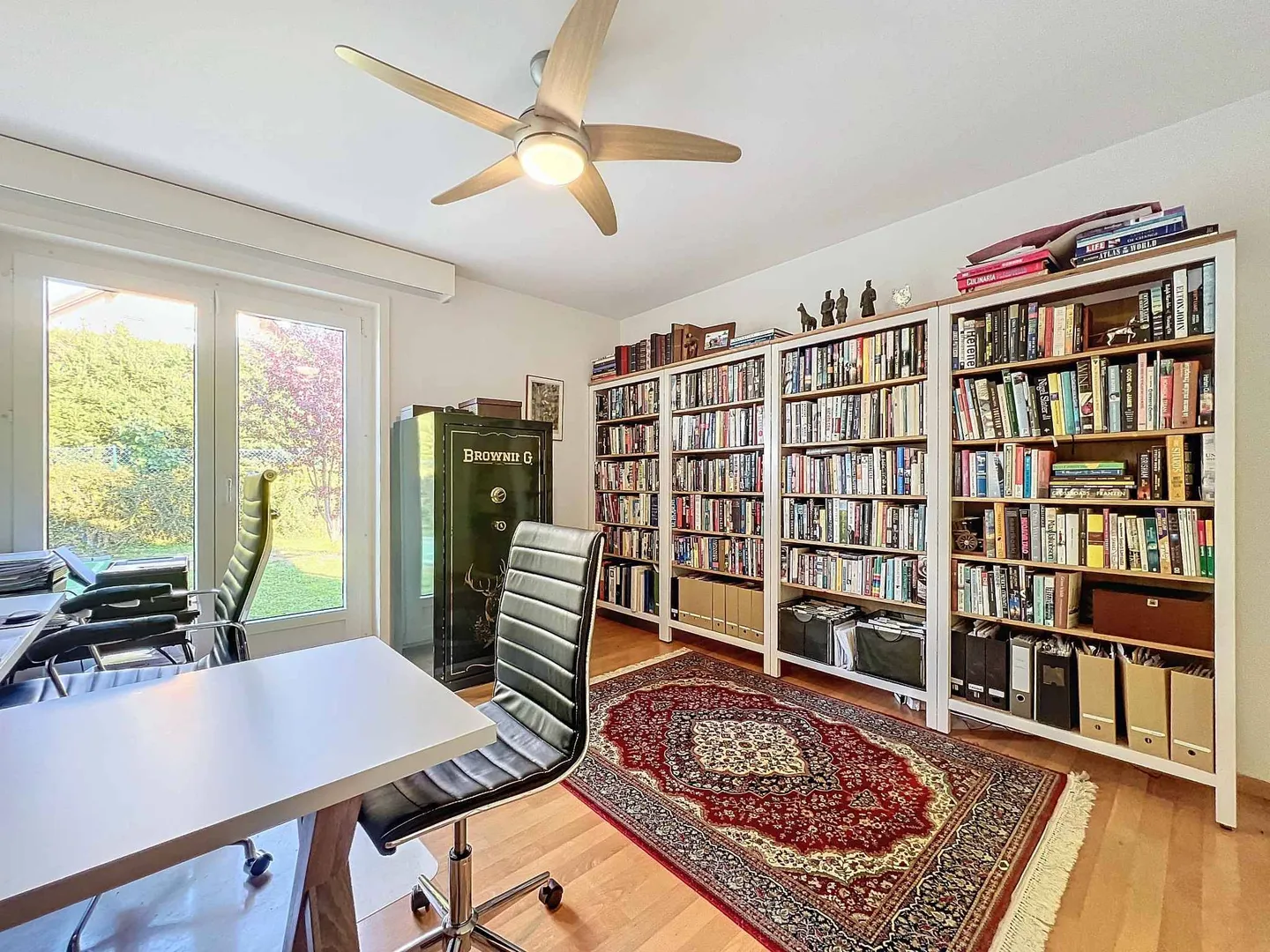 Spacious Detached Villa on the Outskirts of Lausanne on 2,300 m² of Land - Photo 10 of 13