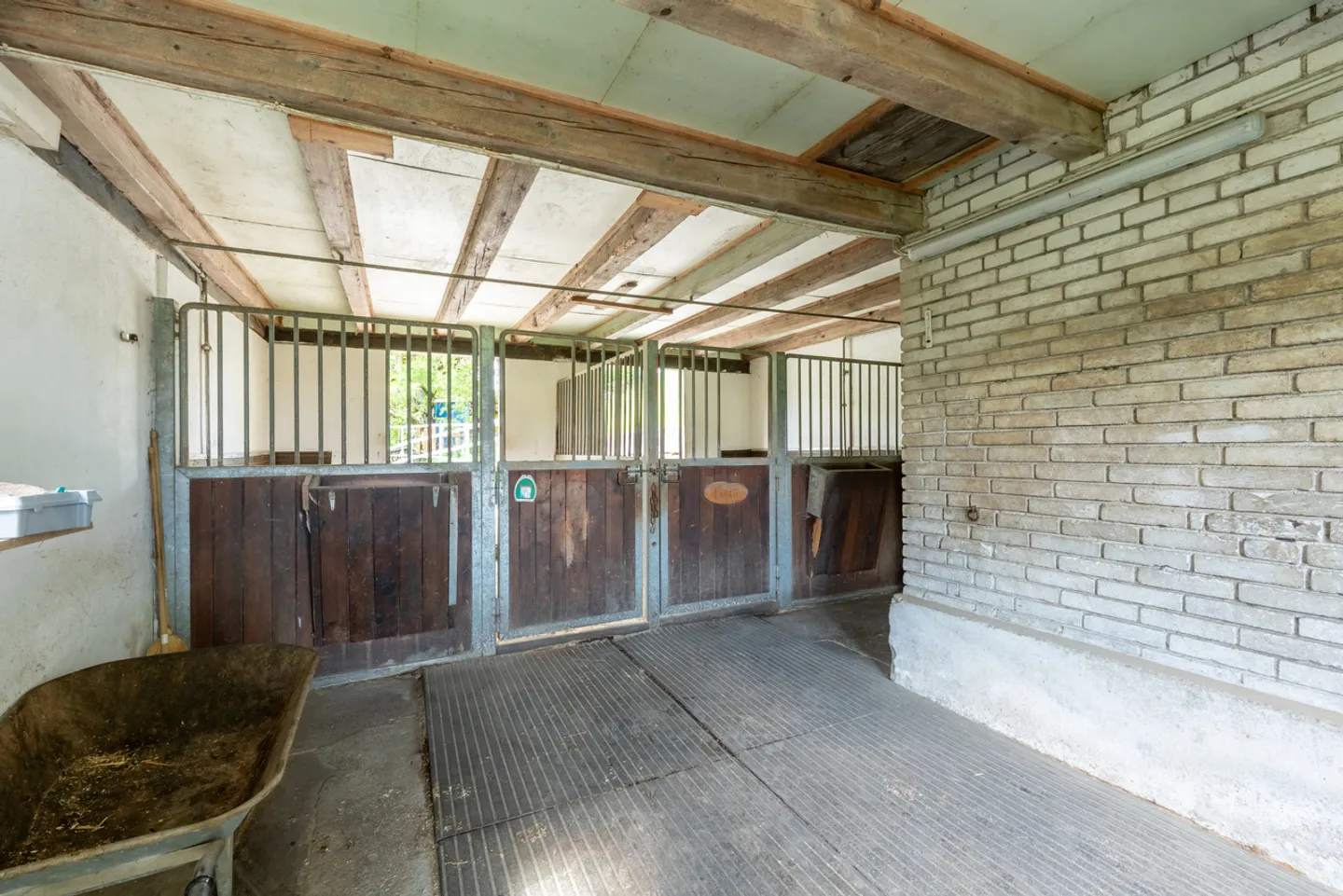 WELL-BEING OASIS FOR PEOPLE AND TWO HORSES - Photo 9 of 18