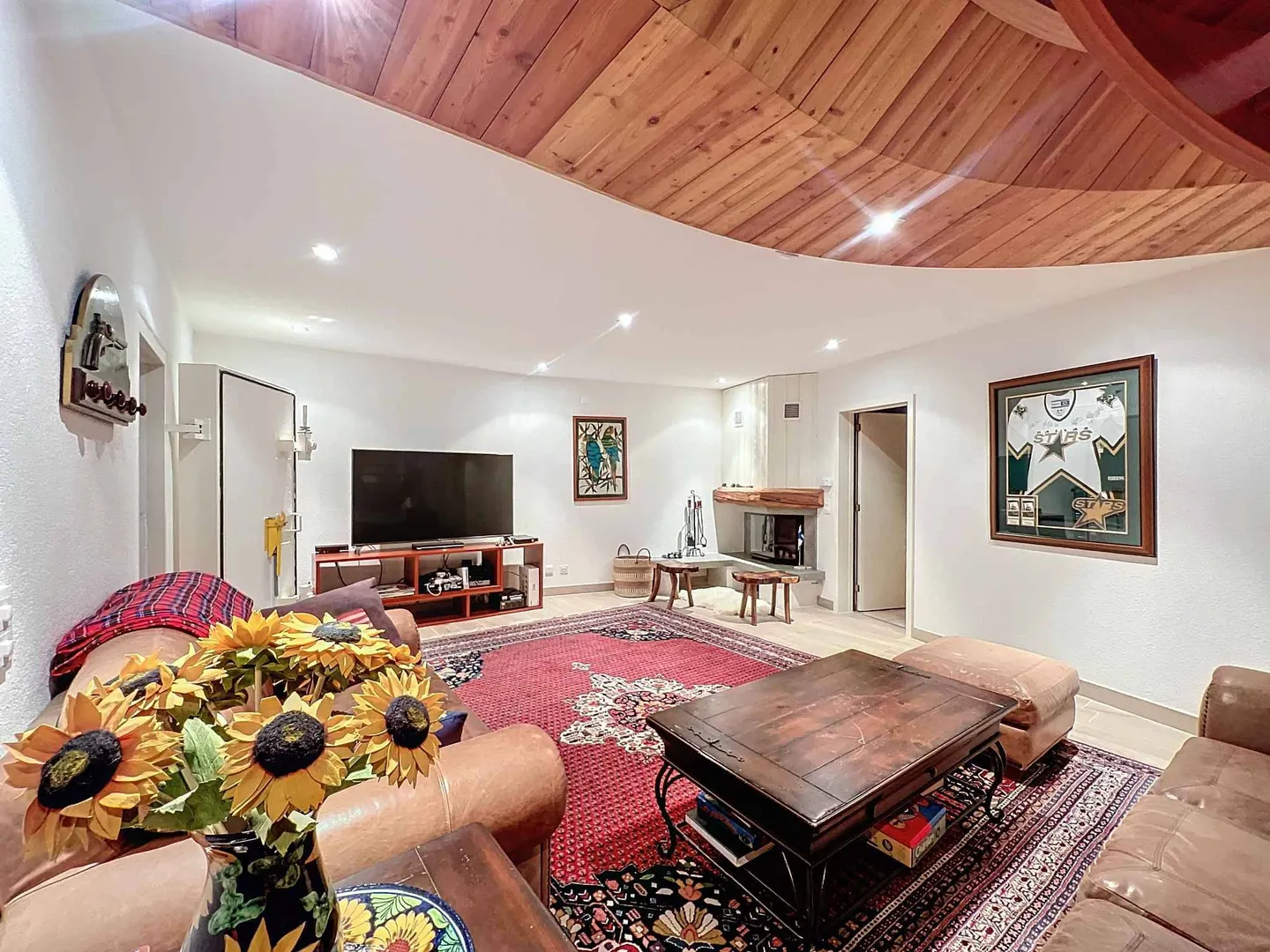 Spacious Detached Villa on the Outskirts of Lausanne on 2,300 m² of Land - Photo 12 of 13