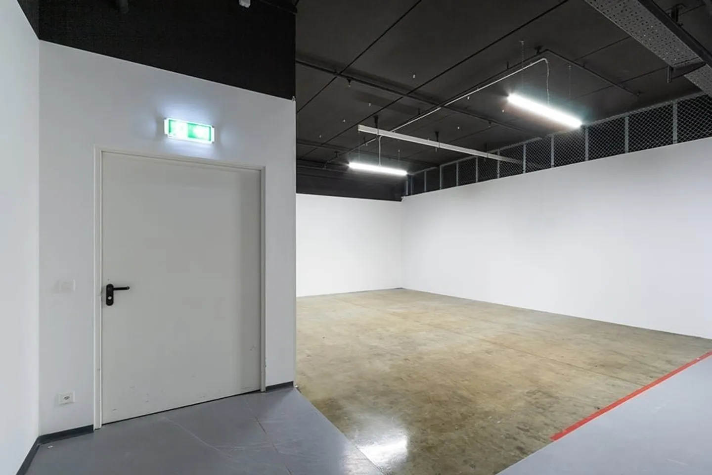 LUGANO NORD - FOR RENT WAREHOUSE OF 40 SQM (ref. D10) - Photo 1 of 11