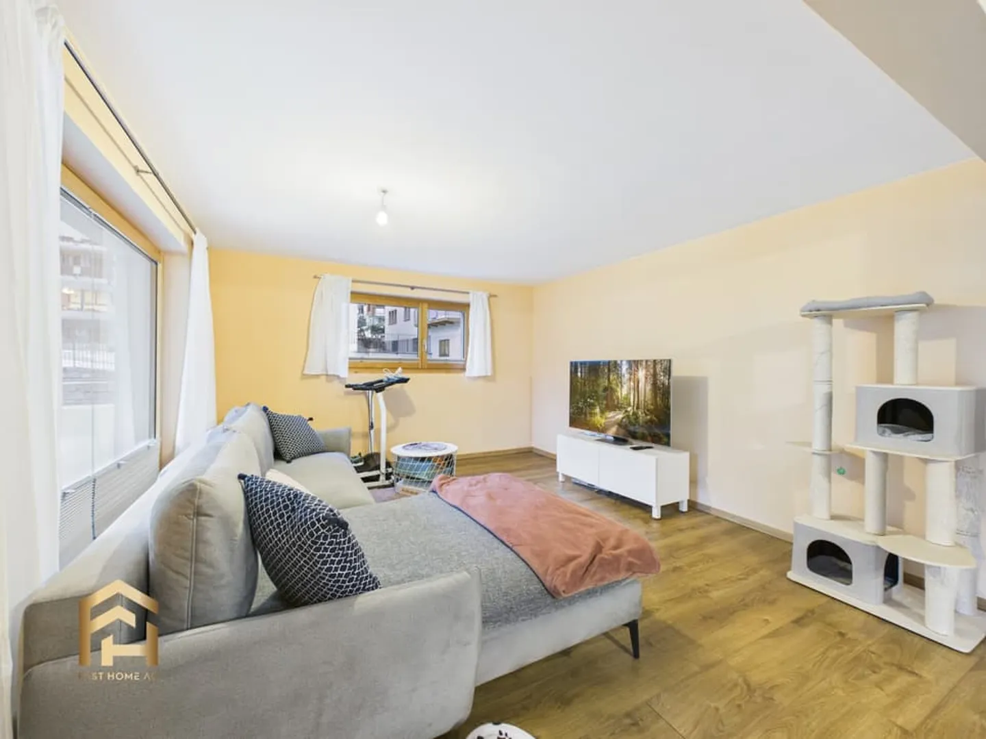 Moderne 3.5-ZWG mit Kamin, Balkon und Bergblick in St. Niklaus - Photo 4 sur 13