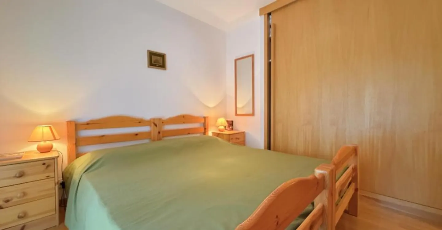 In affitto a Crans-Montana – Incantevole appartamento di 2,5 locali con balcone in un ambiente boschivo. - Foto 6 di 12