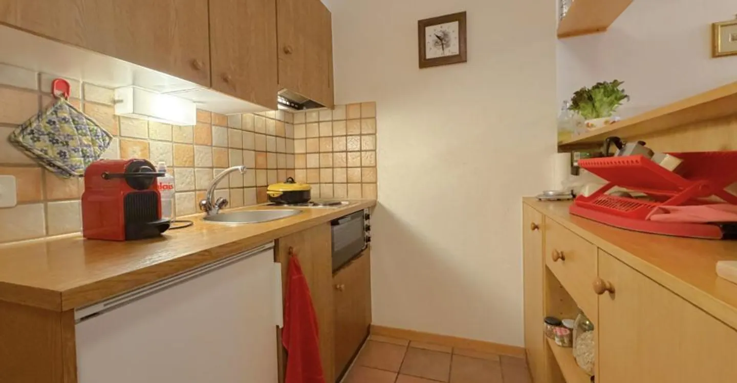 In affitto a Crans-Montana – Incantevole appartamento di 2,5 locali con balcone in un ambiente boschivo. - Foto 10 di 12