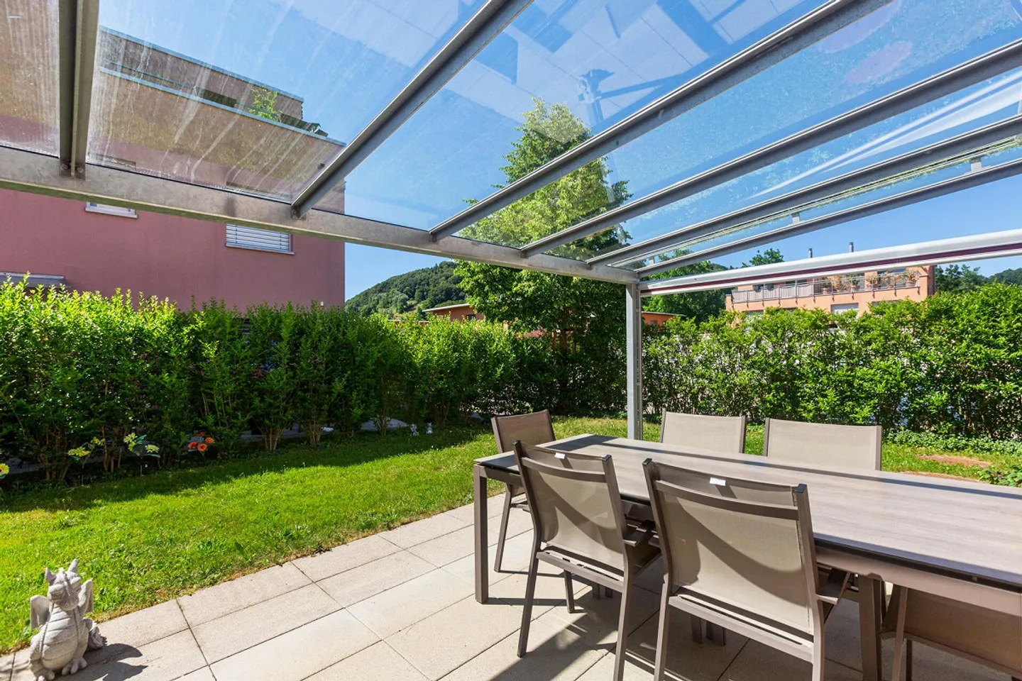 Living with a View: Well-Maintained 5.5-Room Corner House with Two Terraces - Photo 6 of 15