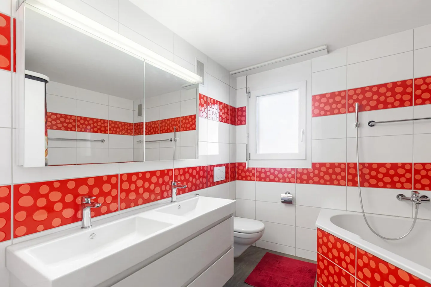 Living with a View: Well-Maintained 5.5-Room Corner House with Two Terraces - Photo 10 of 15