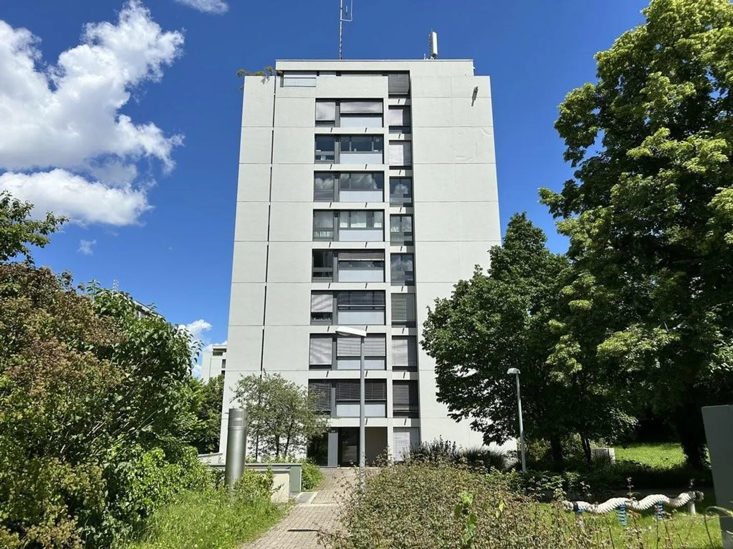 Appartement charmant avec vue sur la verdure 1er et 24e loyer net gratuit - Photo 1 sur 11