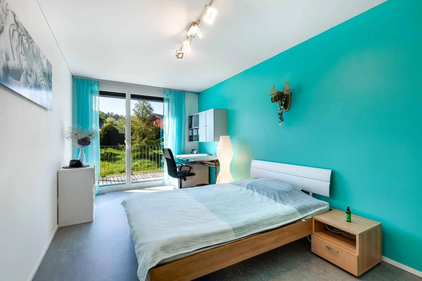 KONTEMPORÄRE MINERGIE-VILLA IN EINER BEVORZUGTEN UMGEBUNG - Foto 7 von 12