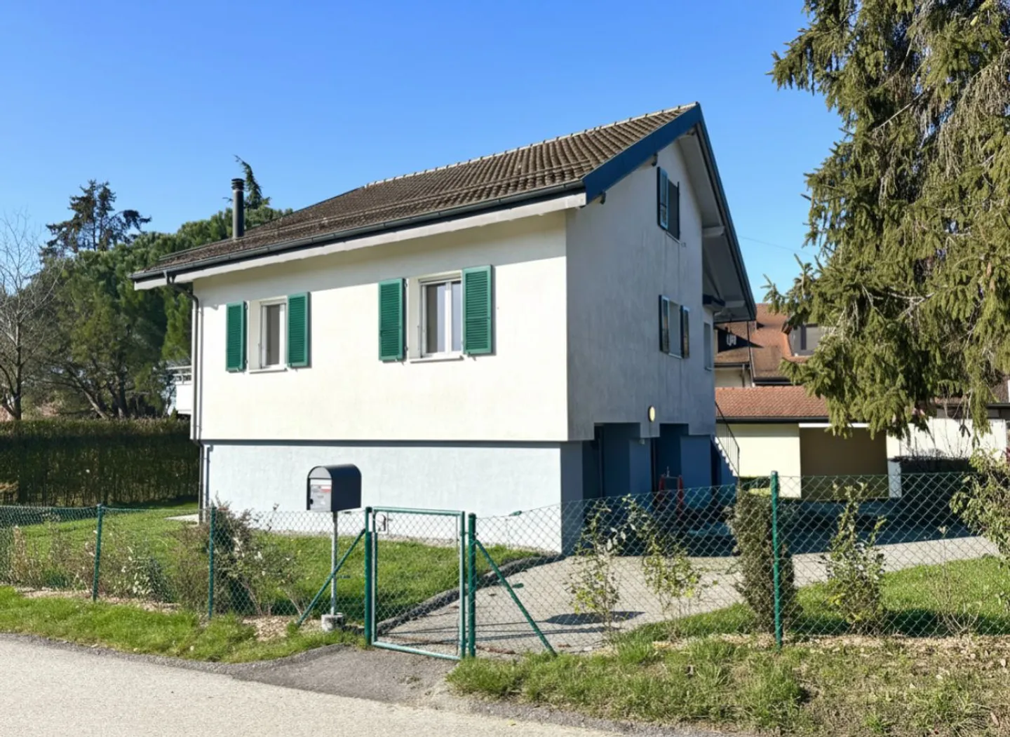 Detached villa with 3 bedrooms and large garden in Bremblens-sur-Morges renovated - Photo 13 of 13