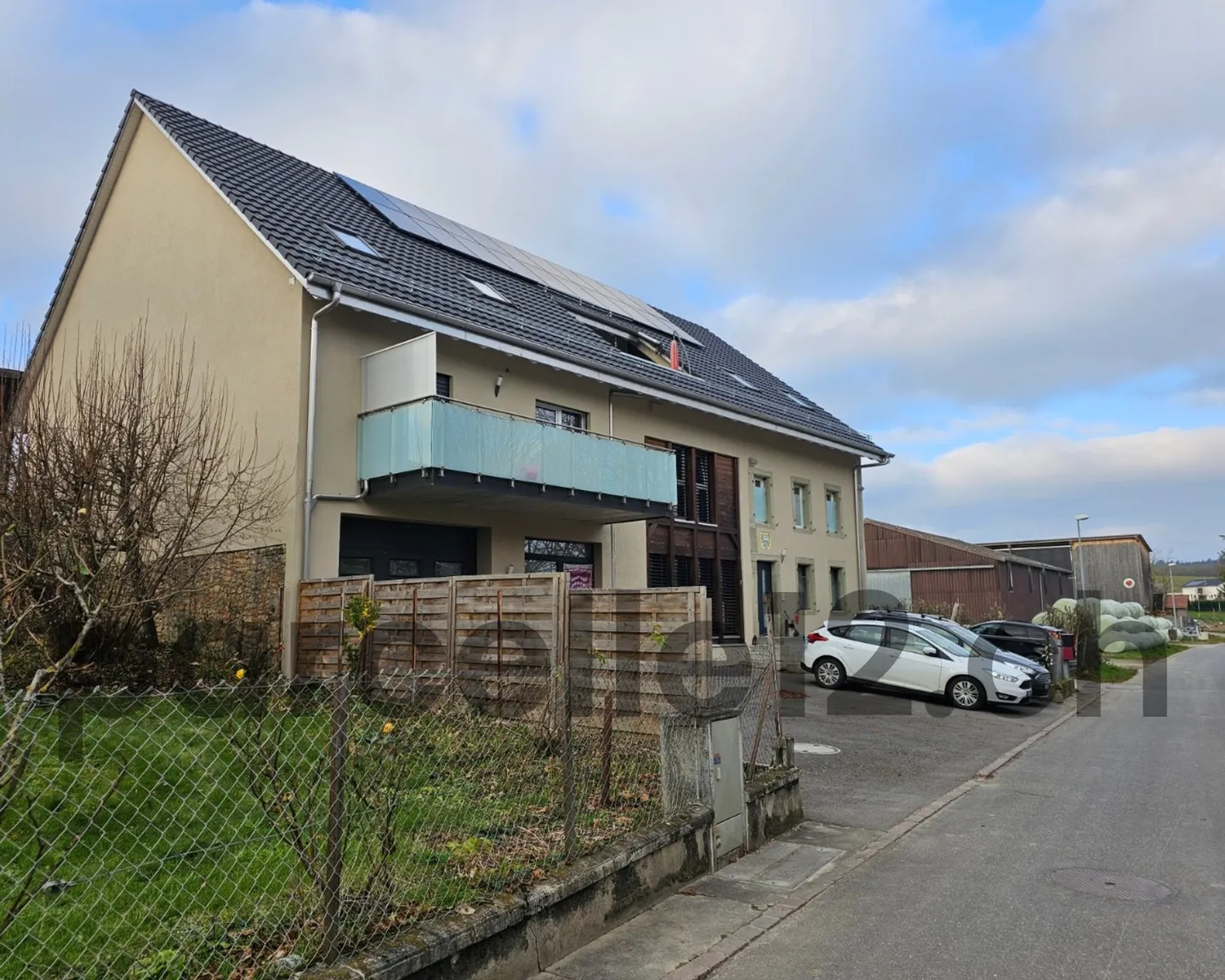 Edificio con 3 grandi appartamenti - Foto 2 di 11
