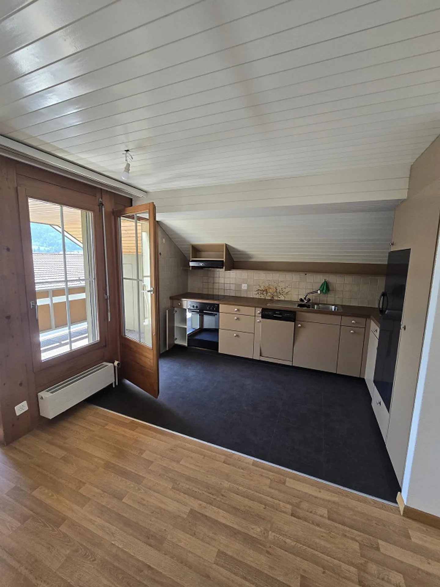 This beautiful penthouse will delight you! - Photo 5 of 12