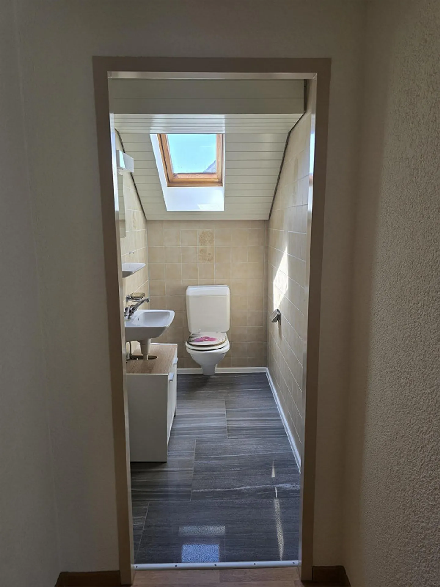 This beautiful penthouse will delight you! - Photo 12 of 12
