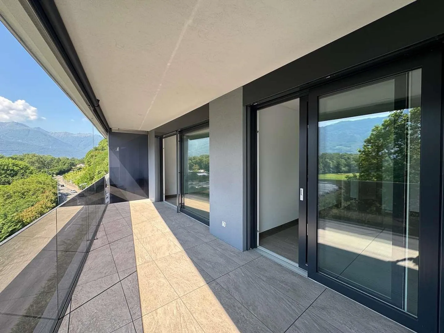 Appartement moderne de 2.5 pièces - Photo 2 sur 13