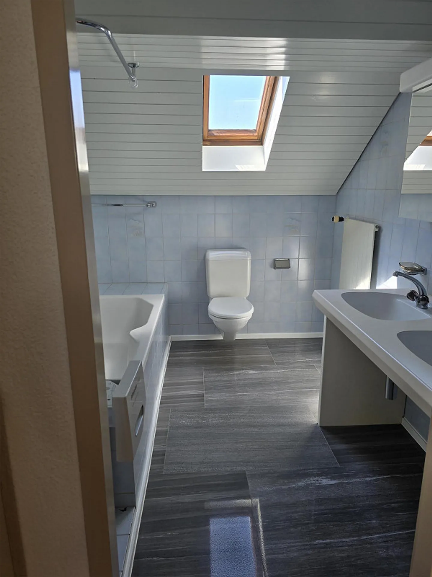 This beautiful penthouse will delight you! - Photo 10 of 12