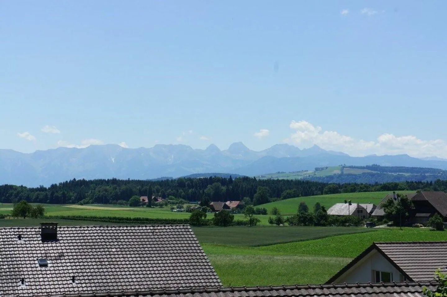 Spazioso e soleggiato con una bellissima vista sulle montagne! - Foto 1 di 9
