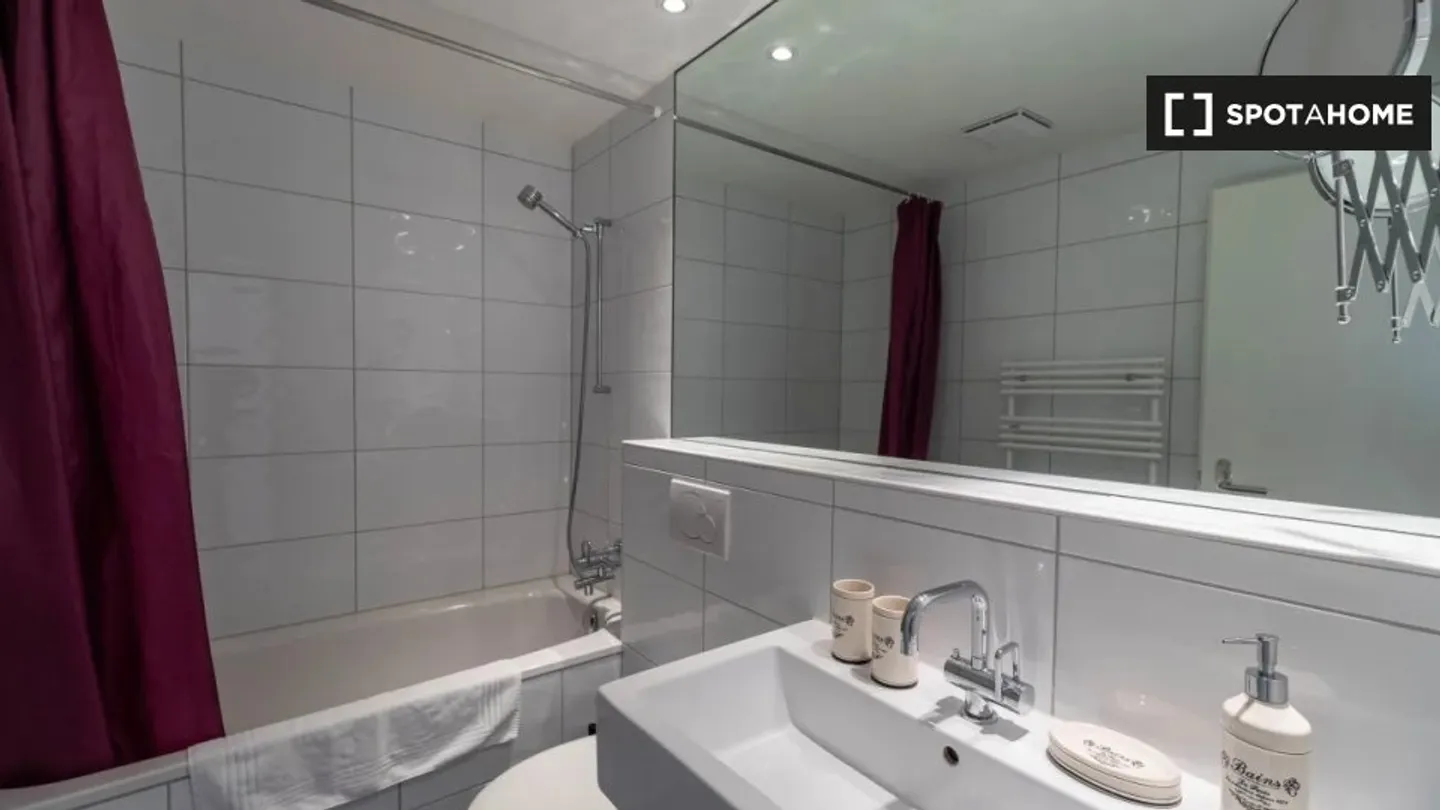 Discover, visit and rent your new home online with full confidence. - Photo 7 of 11