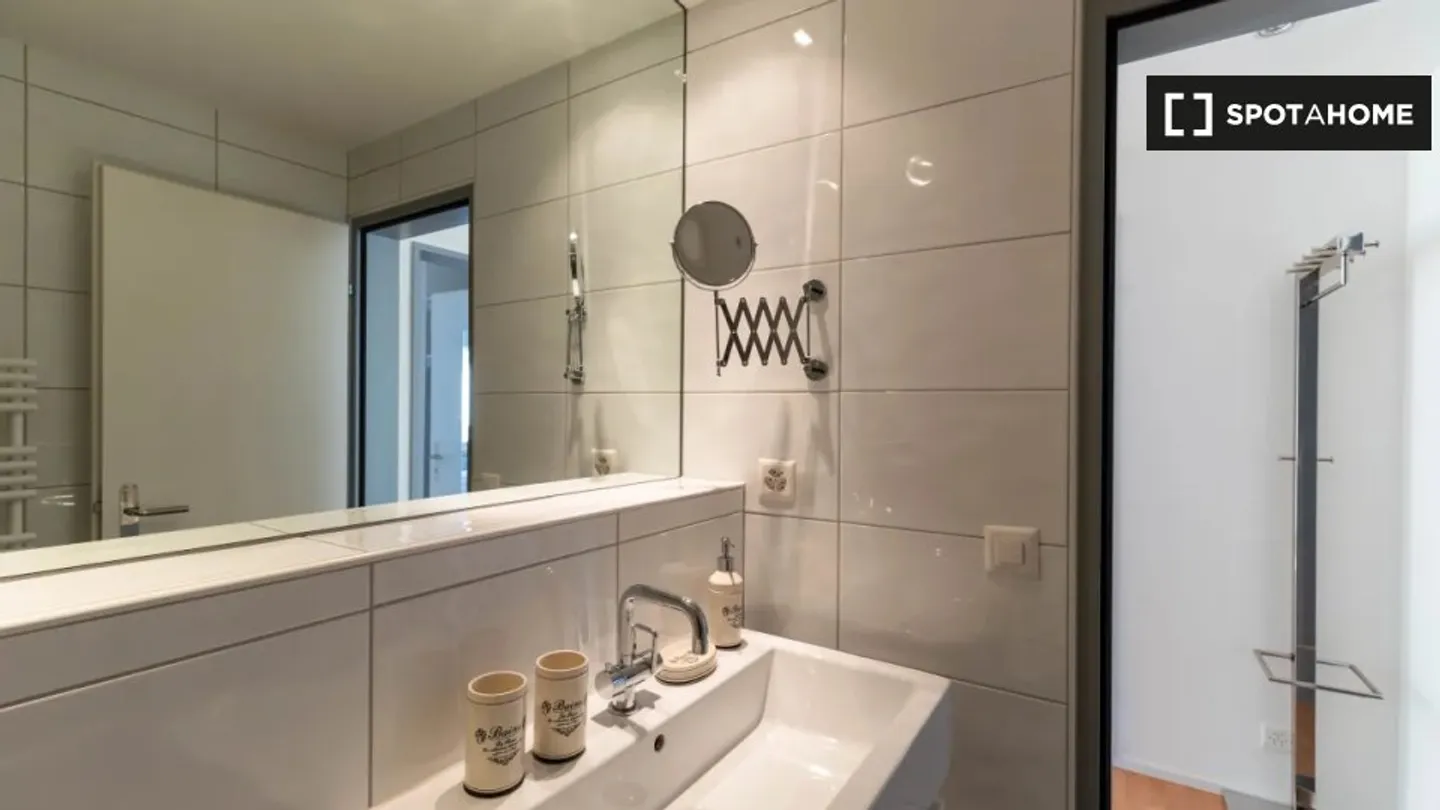 Discover, visit and rent your new home online with full confidence. - Photo 8 of 11